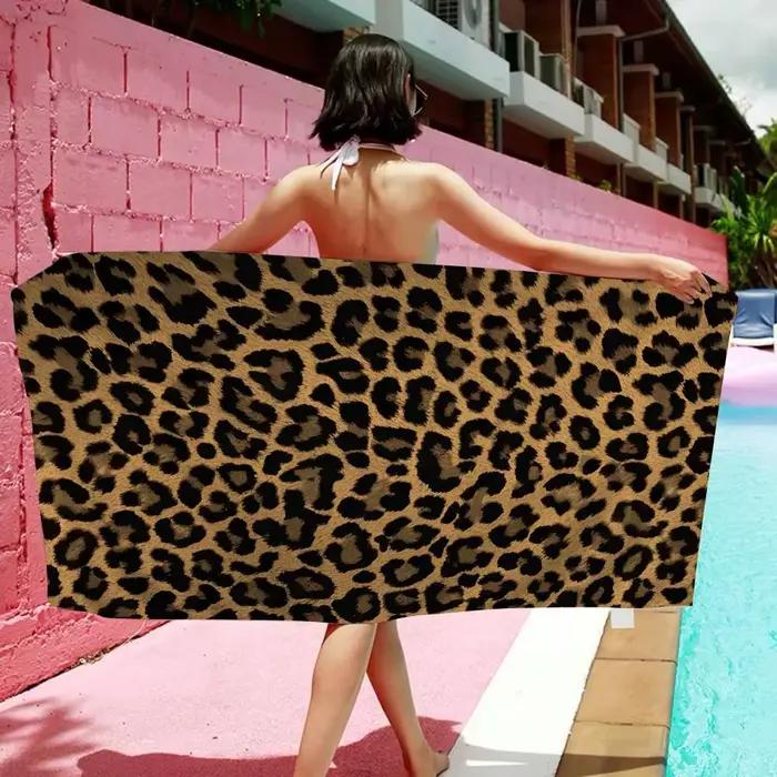 Serviette de plage et de bain à imprimé léopard