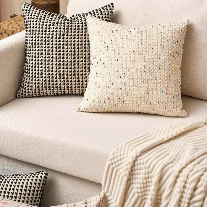 Housse de coussin rayée en chenille douce