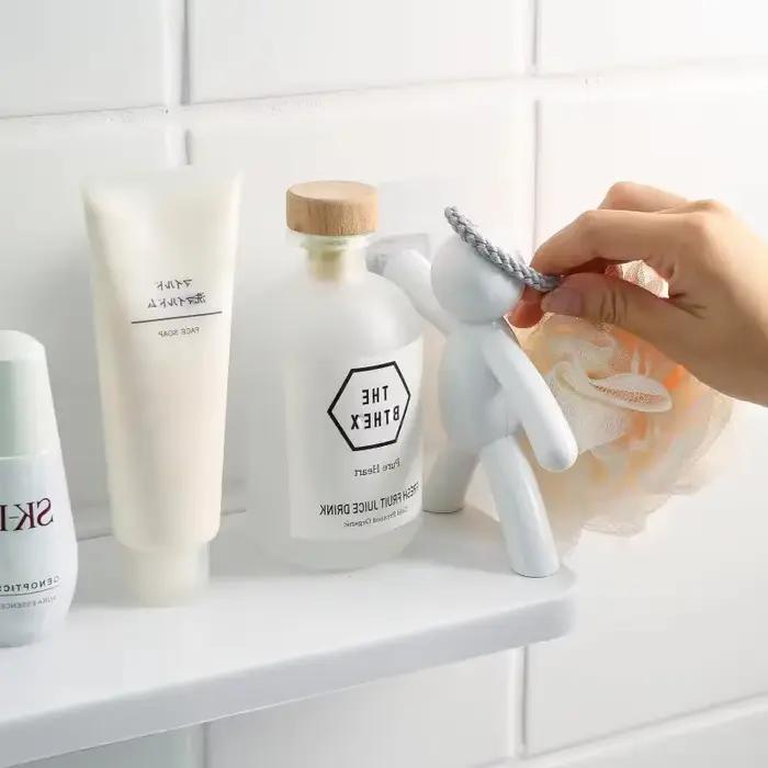 Étagères autocollantes pour salle de bain