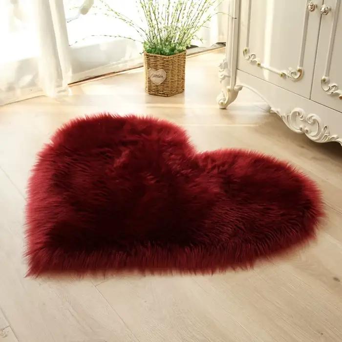Tapis en peluche en forme de cœur 40x50cm