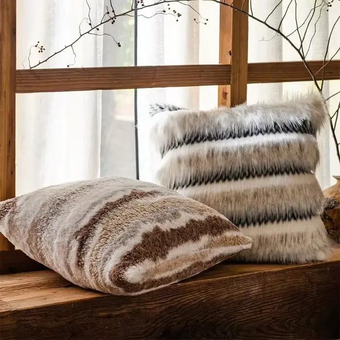 Housse de coussin en tissu brun italien