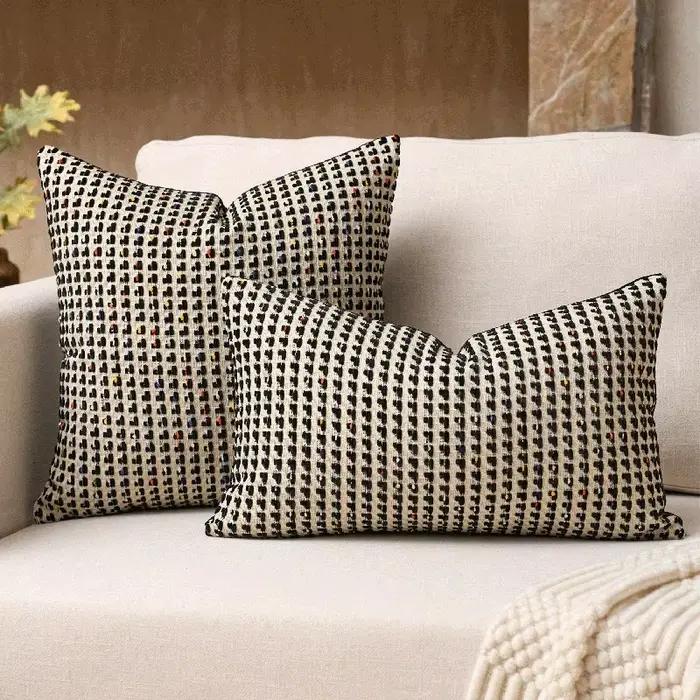 Housse de coussin rayée en chenille douce