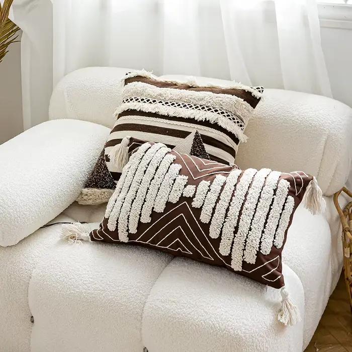 Juste de coussin tuftée bohème brodée