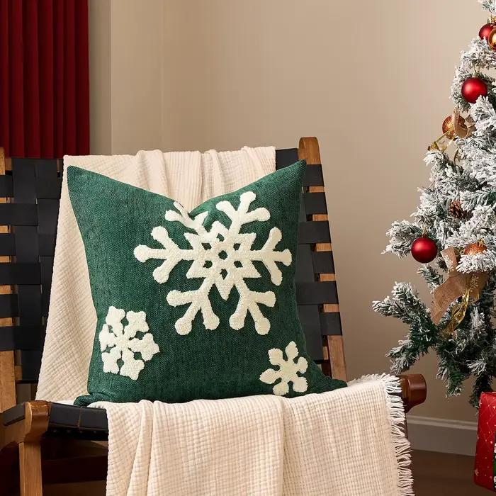 Housse de coussin brodée avec lettres de joyeux noël