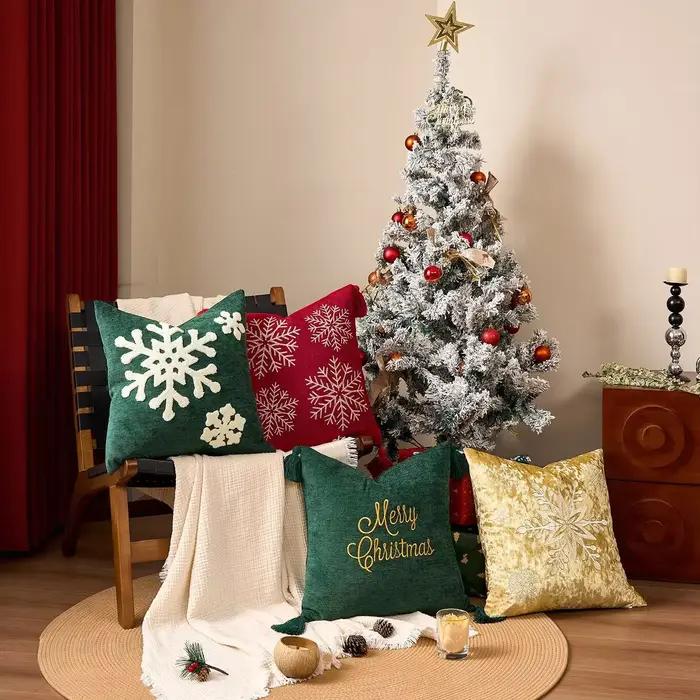 Housse de coussin brodée avec lettres de joyeux noël