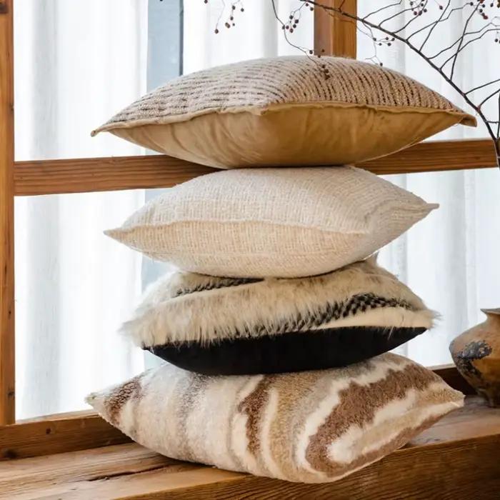 Housse de coussin en tissu brun italien