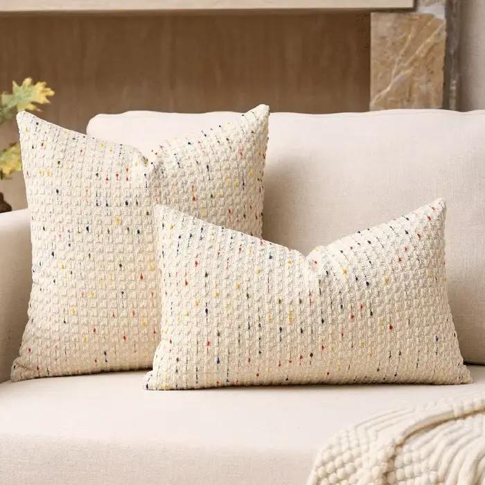 Housse de coussin rayée en chenille douce