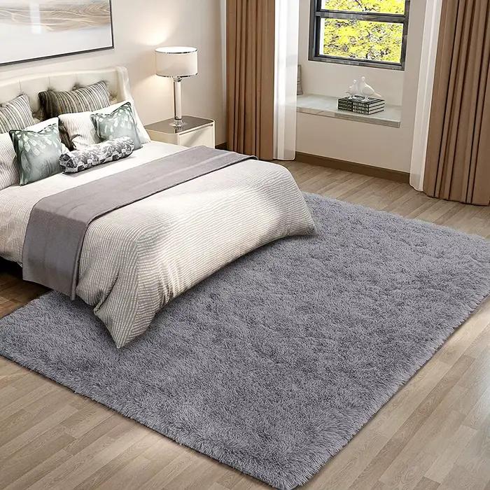 Tapis blanc en peluche