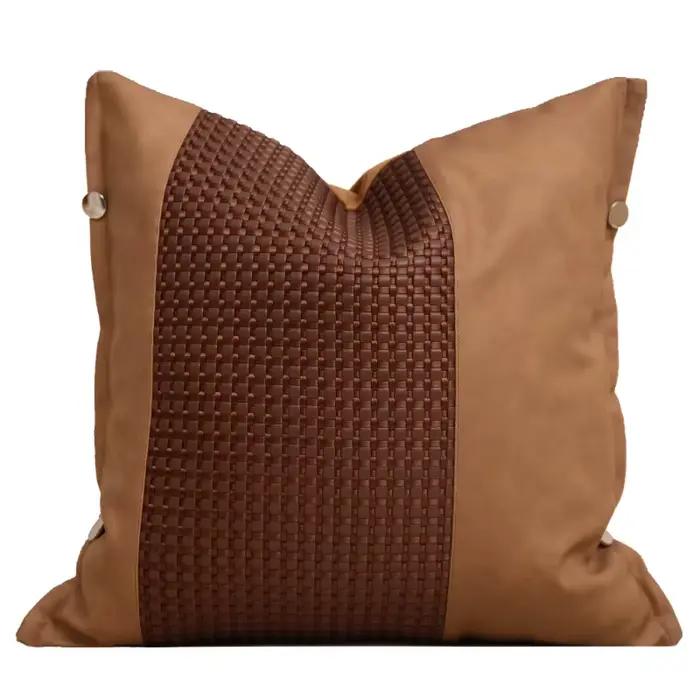 Housse de coussin marron en tissu PU
