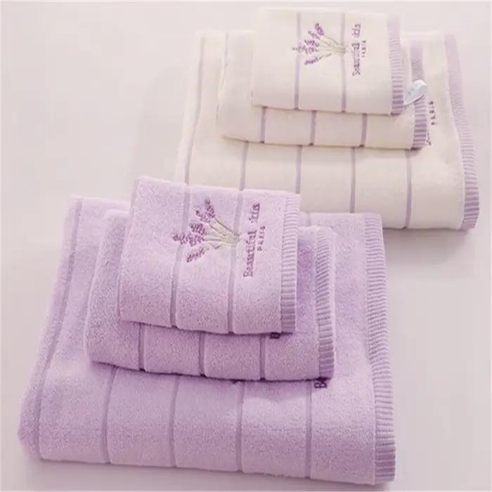 Serviette de bain en coton brodée µ