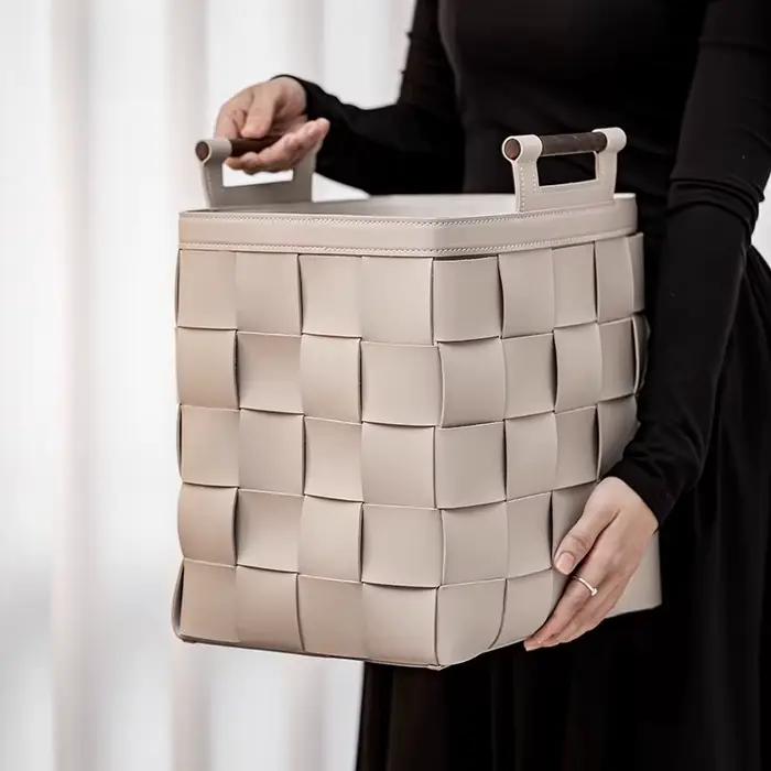 Panier à linge tissé en cuir