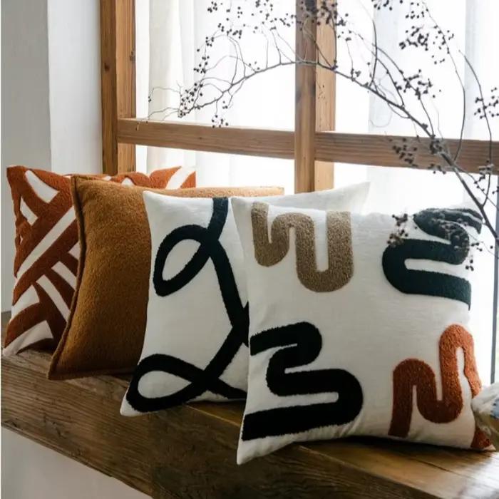 Housse de coussin en tissu brun italien