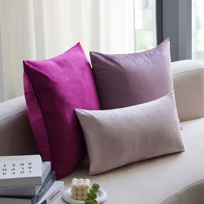 Housse de coussin violette pour canapé