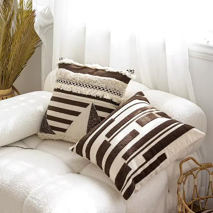 Juste de coussin tuftée bohème brodée