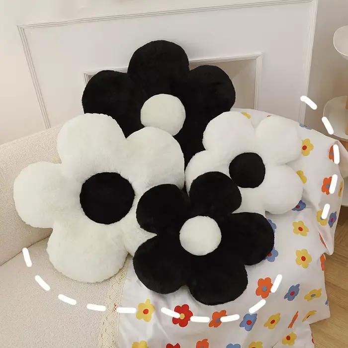 Coussin à fleurs blanc noir