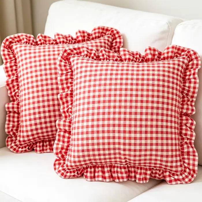 Housse de coussin à carreaux rouges et blancs avec bord festonné