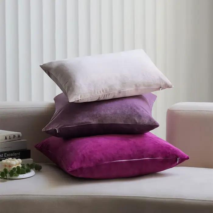 Housse de coussin violette pour canapé