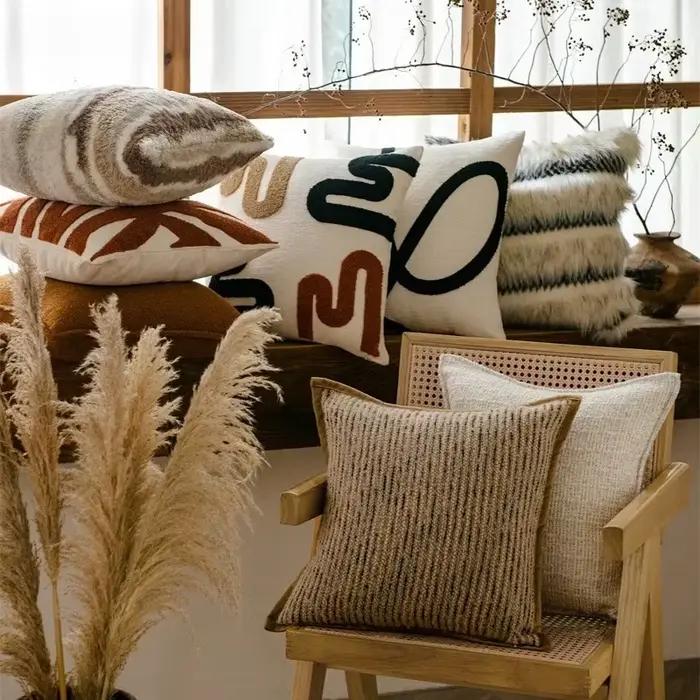 Housse de coussin en tissu brun italien