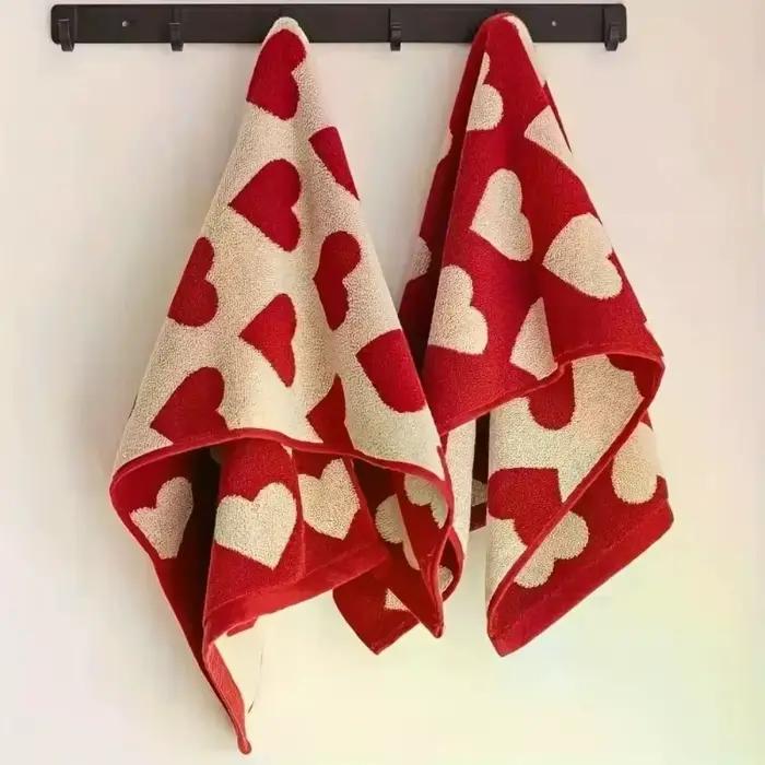 Serviette de bain rouge en coton