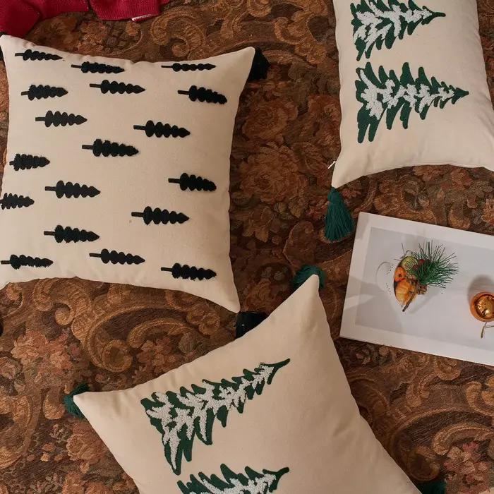 Serviette brodée arbre de noël