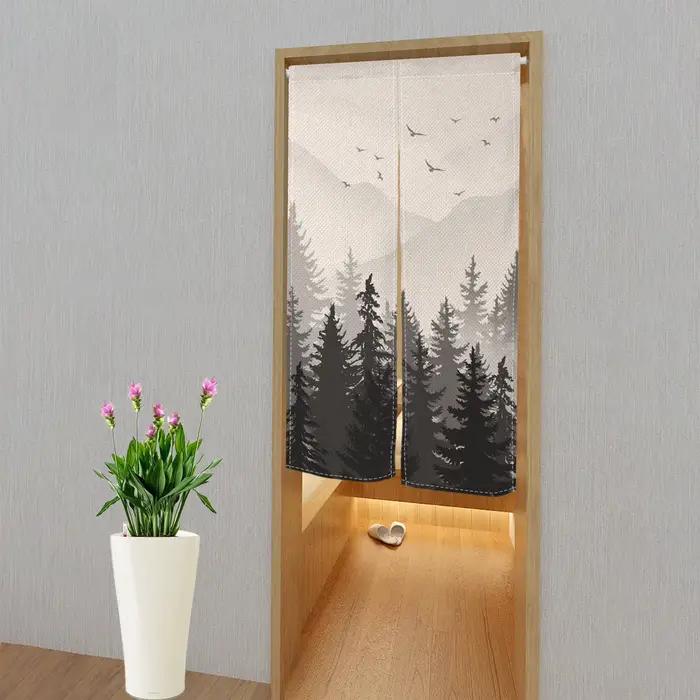 Rideau de porte de montagne à brume forestière