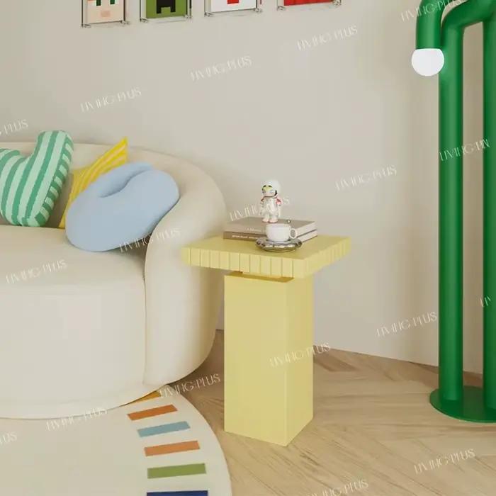 Petite table basse rose