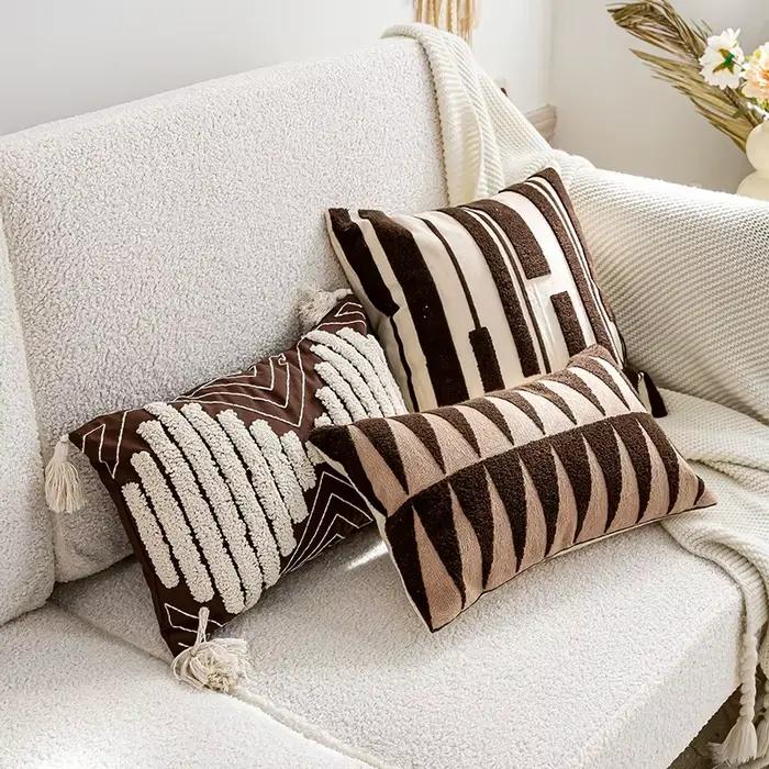 Juste de coussin tuftée bohème brodée