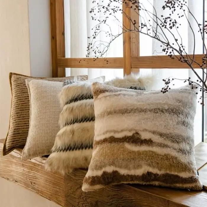 Housse de coussin en tissu brun italien