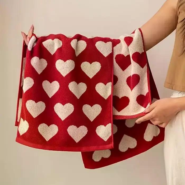 Serviette en coton en forme de cœur