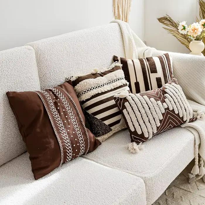 Juste de coussin tuftée bohème brodée