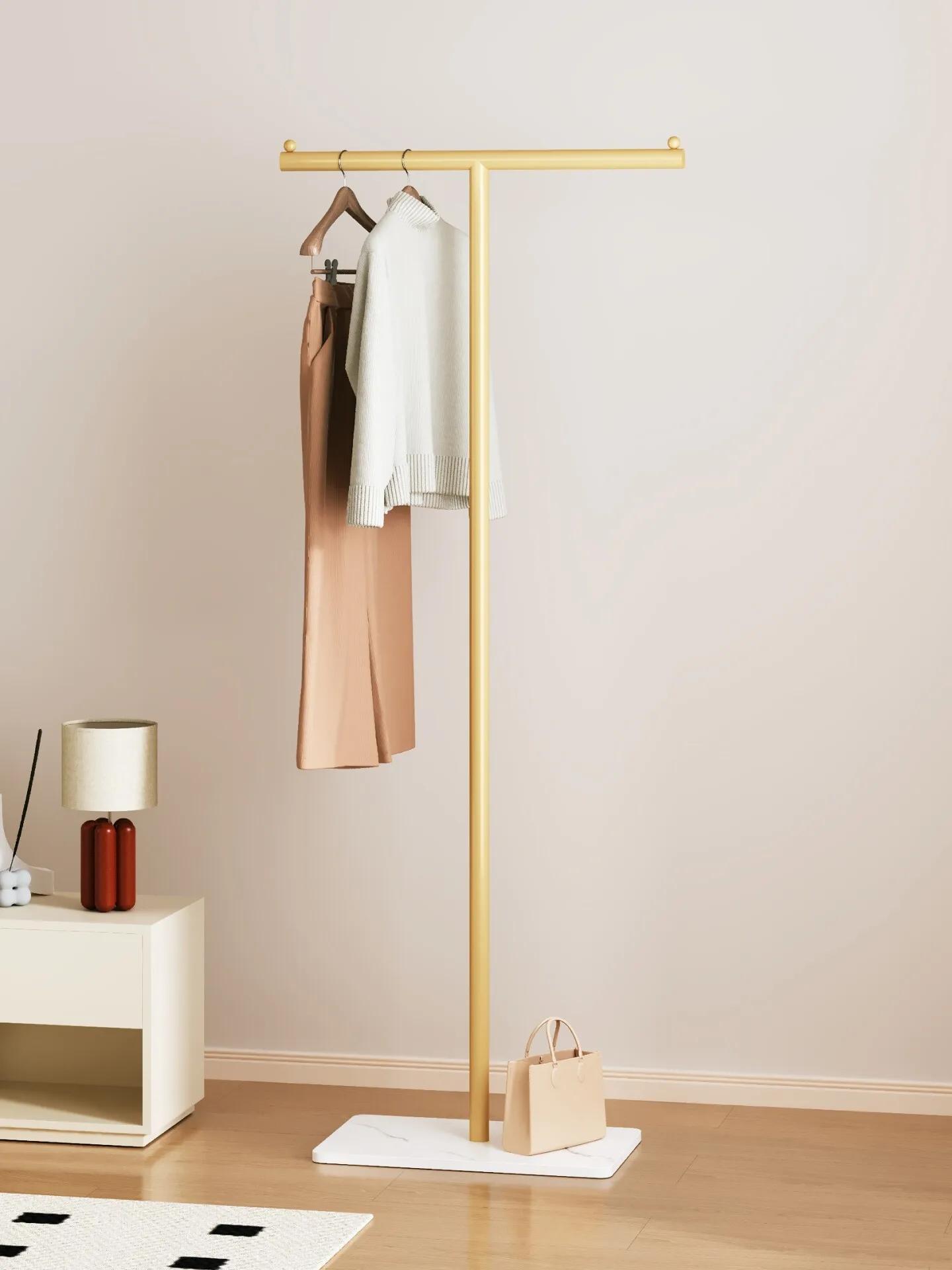 Porte-manteau sur pied en métal doré moderne et économique avec étagère et porte-chapeaux, Meuble d'
