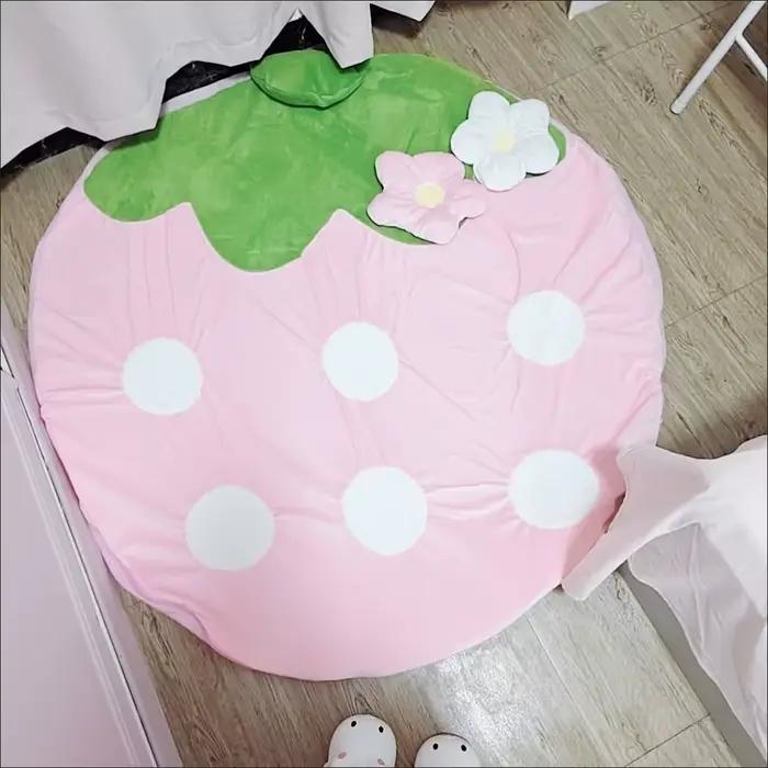 Tapis en peluche fraise mignon