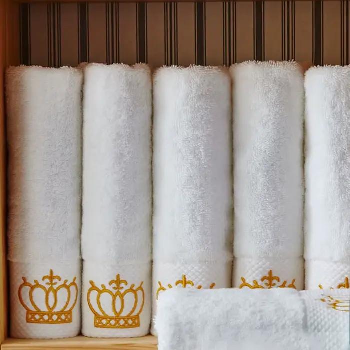 Serviette de Bain Blanche Couronne Brodé