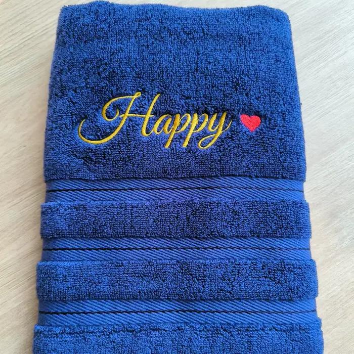 Serviette bleu marine avec nom personnalisé avec cœur