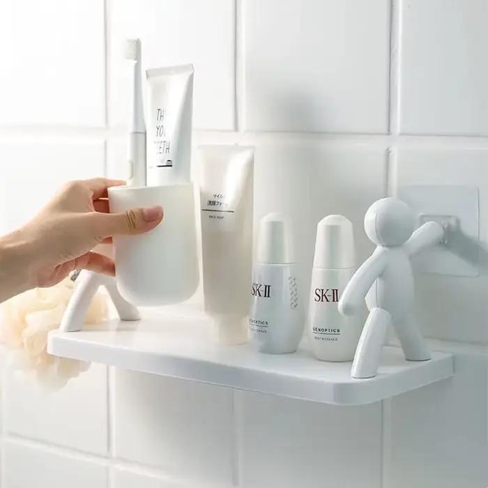 Étagères autocollantes pour salle de bain