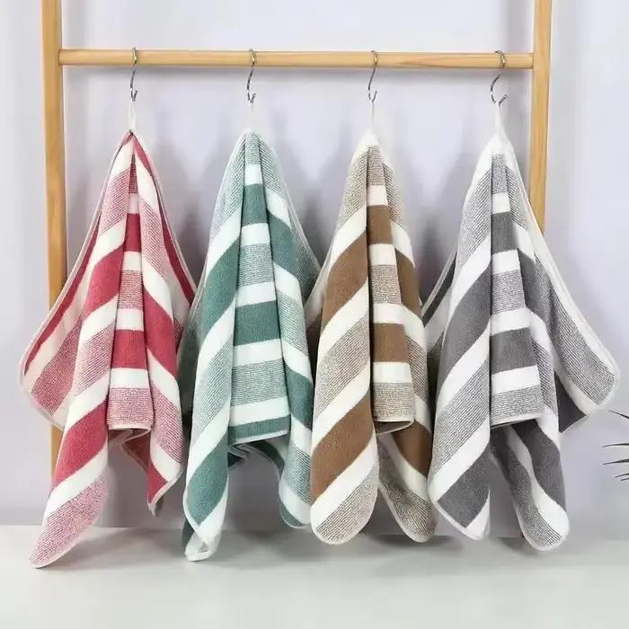Ensemble de serviettes à motif rayé