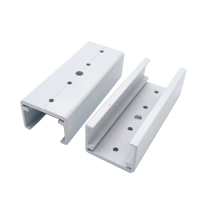 Connecteur d'accessoires pour rideaux électriques