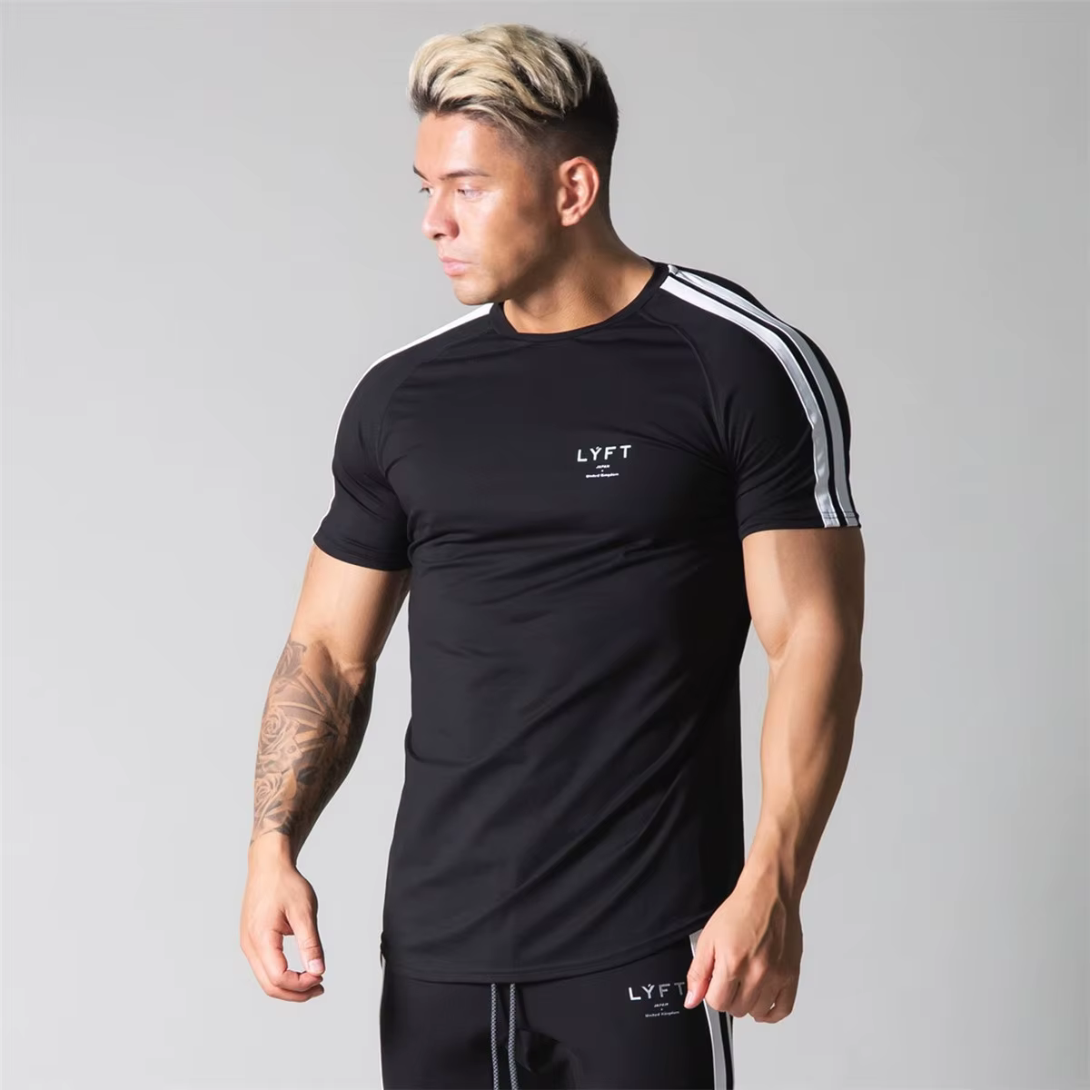 Nouveau Gym maigre T-shirt hommes coton décontracté à manches courtes chemise mâle musculation Sport