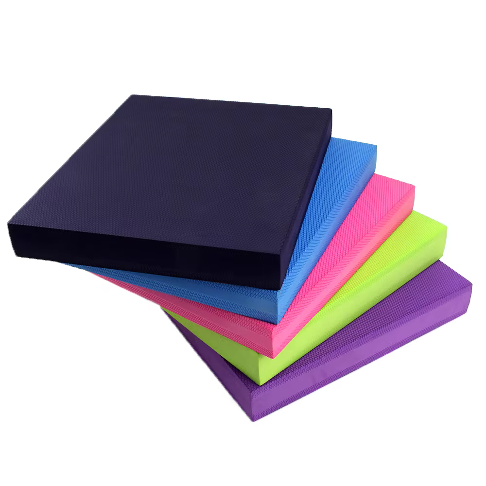 Coussin de yoga carré en mousse coloré pour la gym, le fitness, la thérapie et l'équilibre
