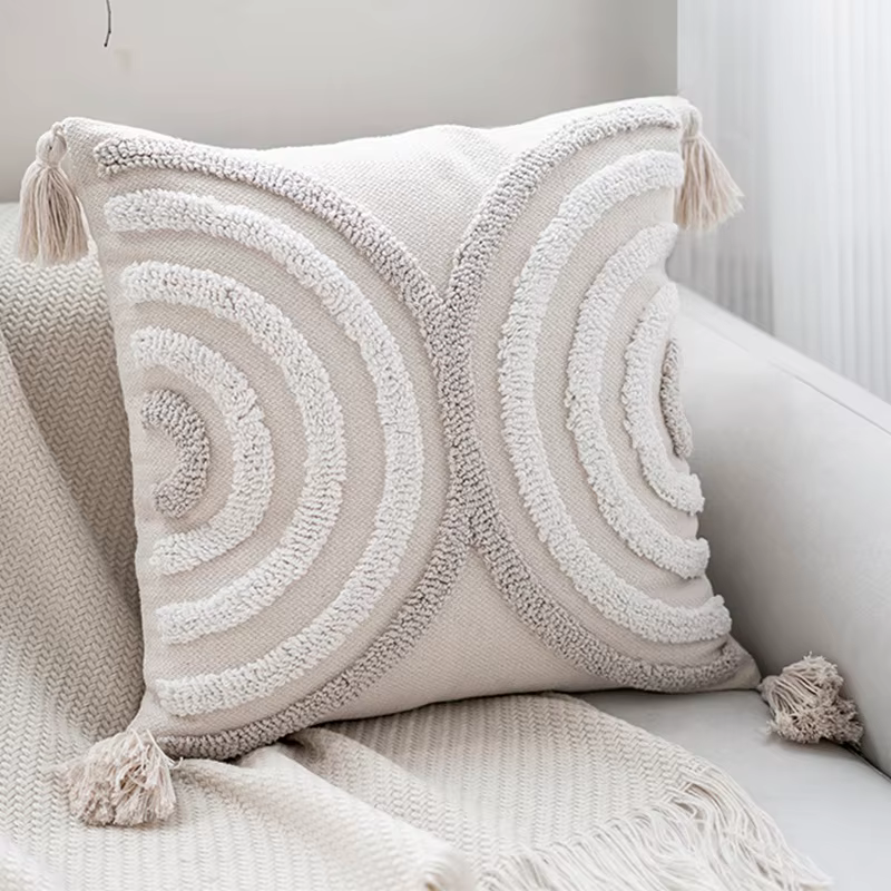 Housse de coussin capitonnée style bohémien, 45x45cm, avec pompons géométriques, en coton Beige, cou