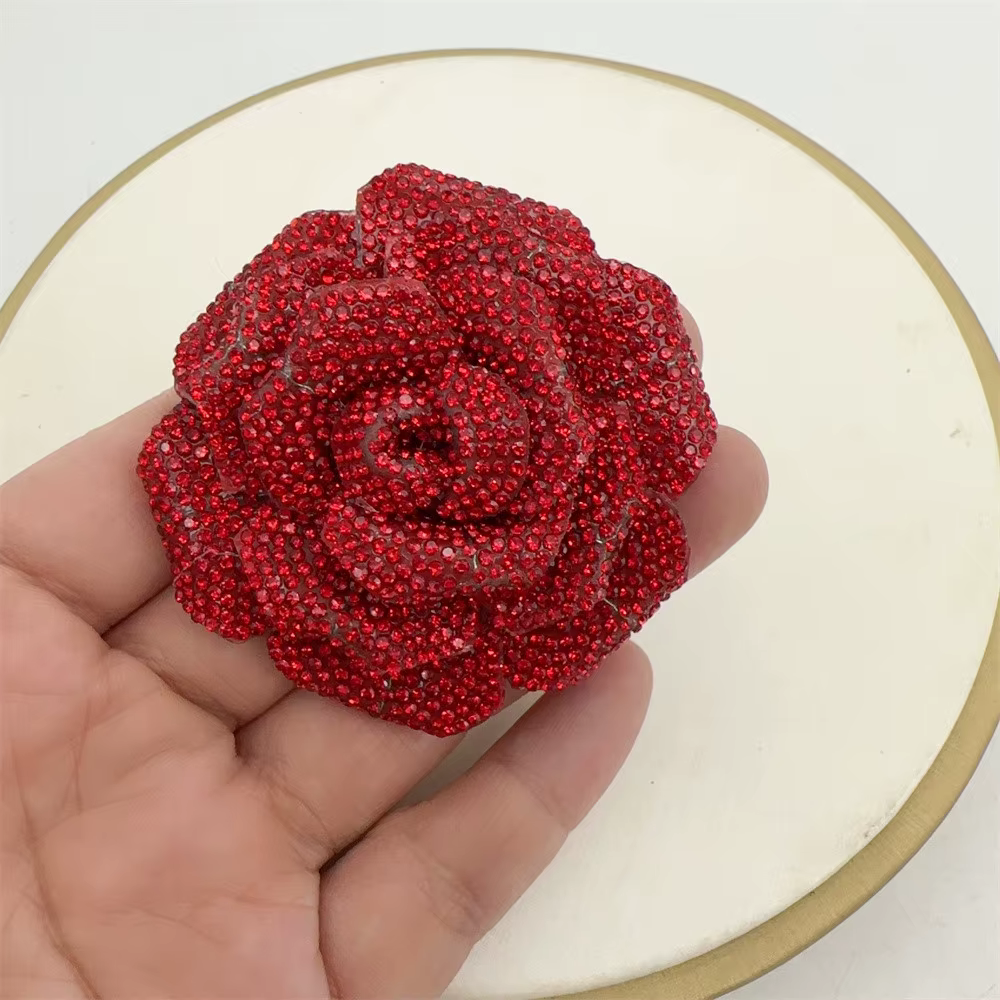 Nouveaux accessoires 3D pour femmes, fleurs en strass brillantes pour chaussures et vêtements