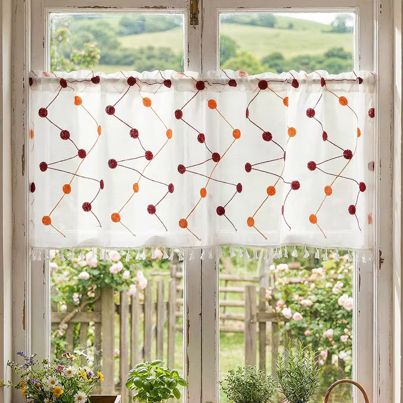 Voilage court brodé à pois style campagnard, blanc, avec poches pour tringle et pompons, pour cuisin