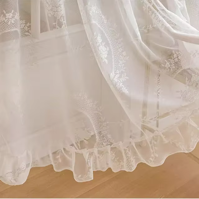Rideaux en tulle à volants brodés blancs avec cantonnière, français, élégant, chambre de filles, sal