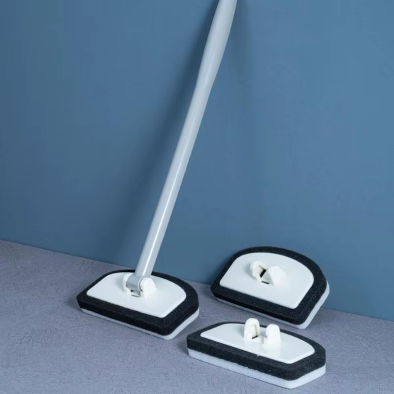 Brosse à carrelage de salle de bain avec long manche et éponge amovible pour un nettoyage en profond