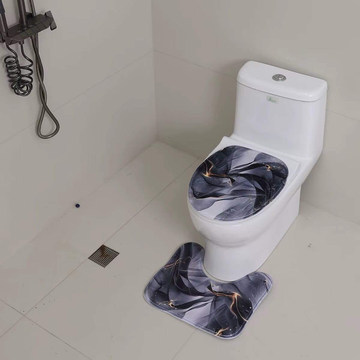 Ensemble de trois pièces de salle de bain à motif de marbre noir et doré de luxe léger, ensemble deu