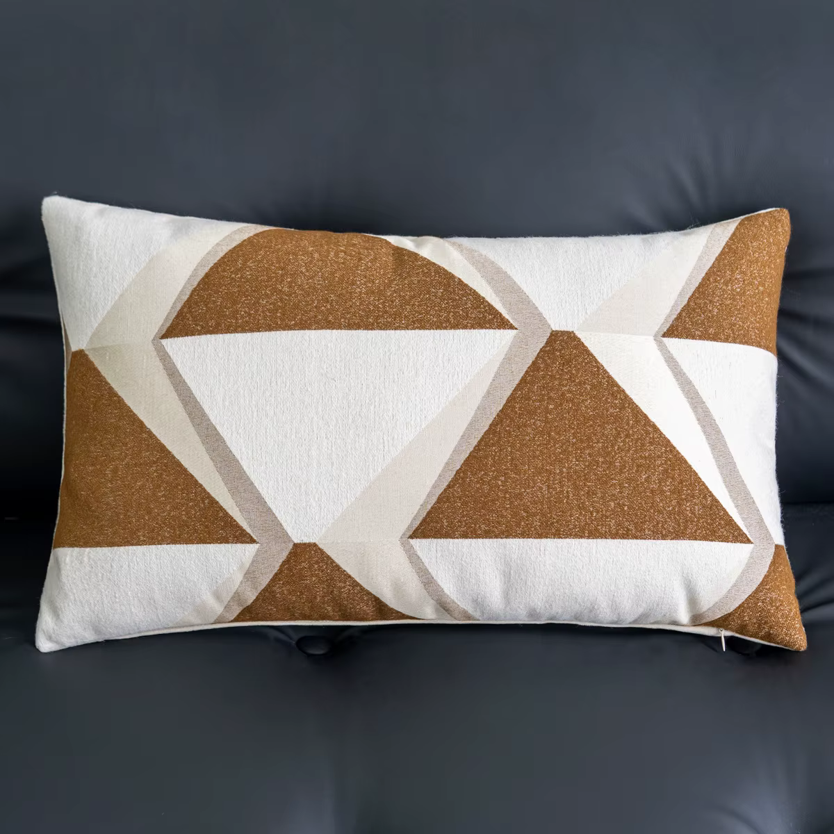 Housse de coussin de luxe géométrique jacquard marron caramel beige, style nordique moderne, tissée 