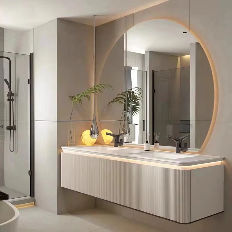Meuble de salle de bain de luxe avec lavabo en bois de chêne peint, design haut de gamme en dalle de