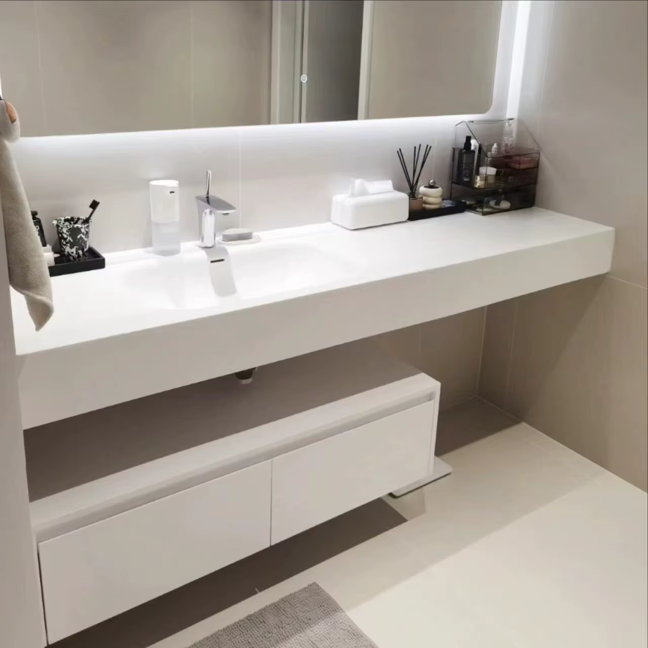 Meubles-lavabos de salle de bain de 72 pouces avec deux vasques, lavabo intégré en Corian sur mesure