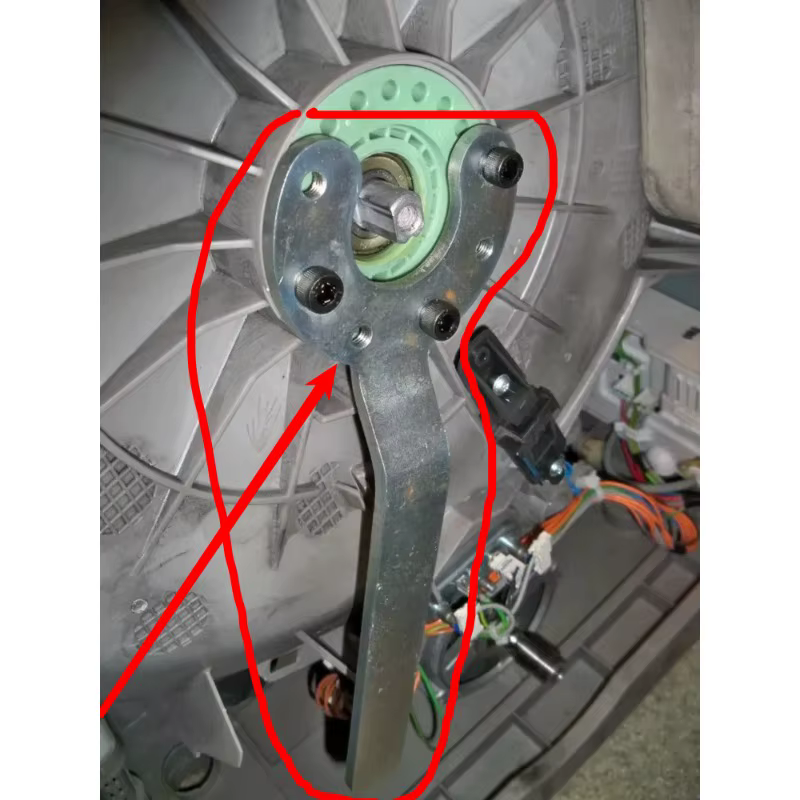 Clé spéciale pour démonter le support de tambour des lave-linges à chargement par le haut Electrolux