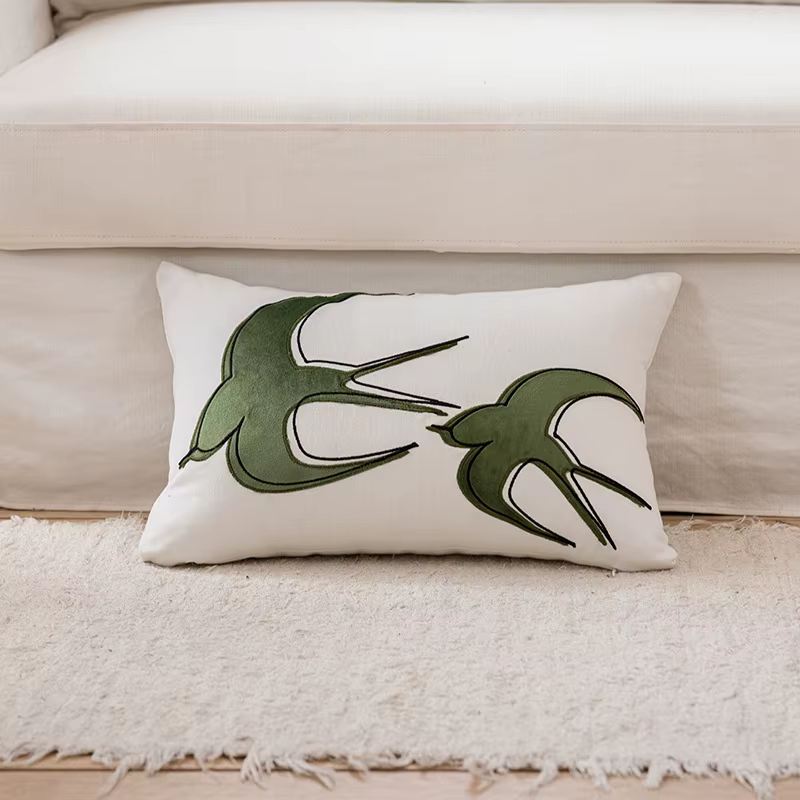 Housses de coussin vert sauge brodées d'oiseaux et de feuilles, avec pompons, motifs géométriques, p